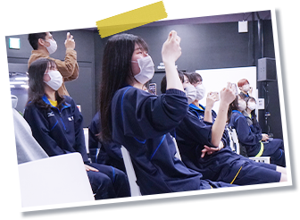 応援する生徒たち