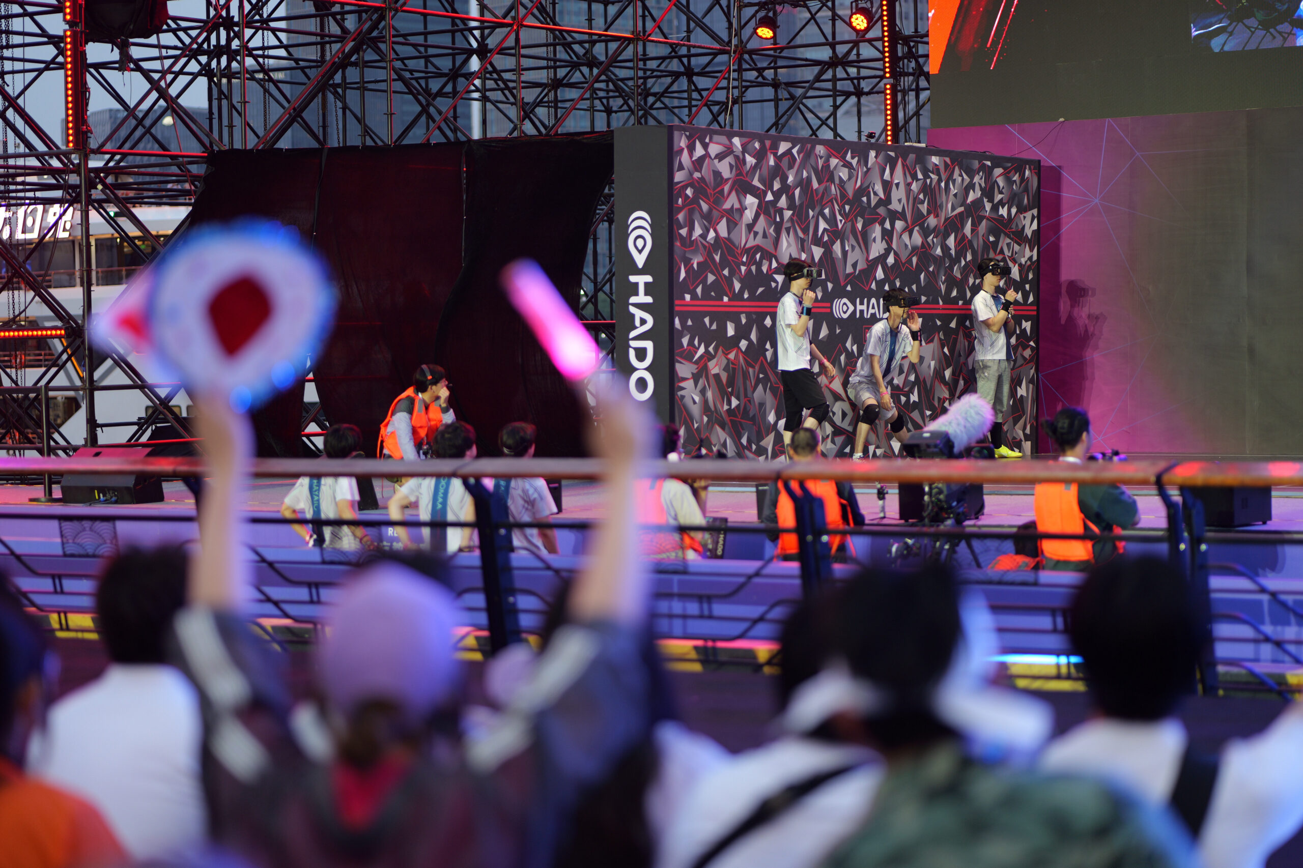 Next-generation digital entertainment attraction for groups