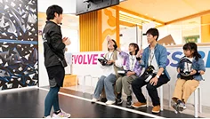 店舗で受付・説明を受ける