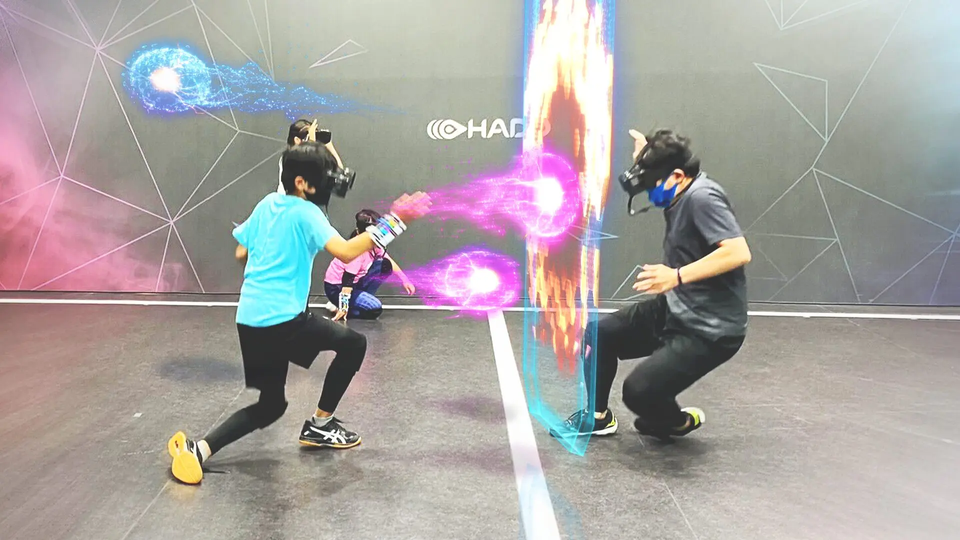 兄弟や親子でHADOを楽しむイメージ