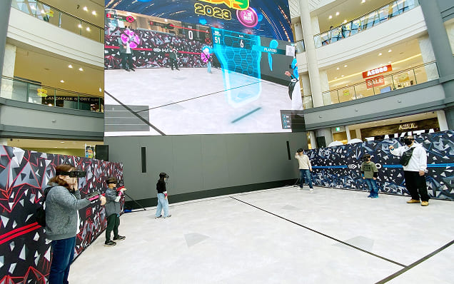 商業施設の吹き抜け広場