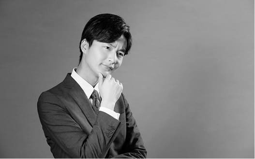 悩んでいる人の写真