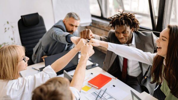 【少人数向け】会社の親睦会におすすめの企画6選