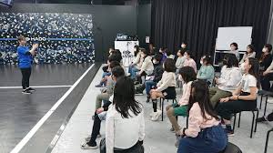 大人数でも実施しやすいチームビルディングイベントとして活用されるARスポーツHADO